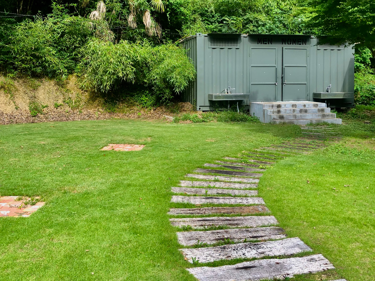 シャワー室&トイレ