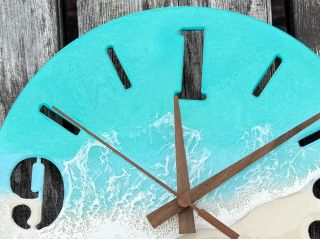 海をイメージしてアクリル絵の具でグラデーションを作ります。夕焼けの海やパステルカラーの海などご自由にデザインしてください。
