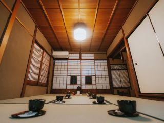 通常非公開の京町家和室での本格茶道体験