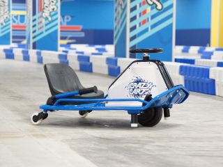 \クレイジーカートライド/年齢制限:6歳〜14歳 / 体重制限:65s以下 / 必須装備:ヘルメット / 最高速度:19km