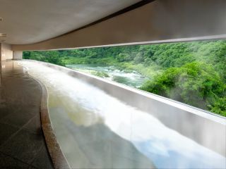 渓流展望風呂(新緑の景色)