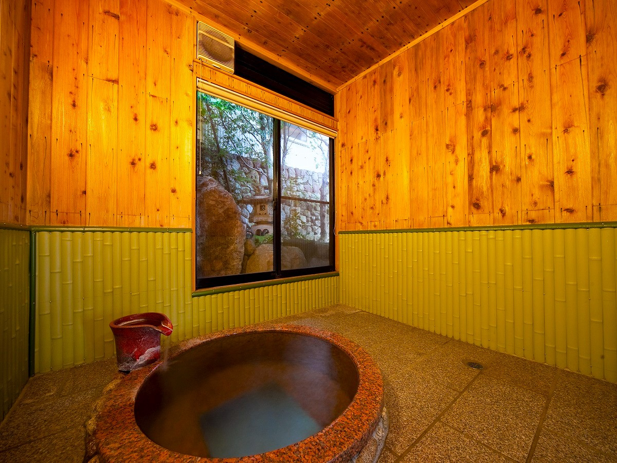 ≪杏の湯≫御影石ジャグジー風呂