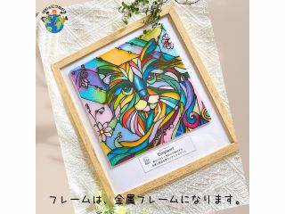 フレームは、花や馬、鳥のデザインと同じ金属のフレームになります。細かいので大人向けのデザインです。