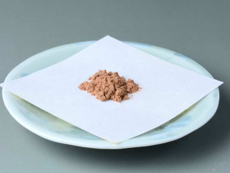 塗香(ずこう)とは、香木や漢薬などの香原料を指紋に入り込むほど細かいパウダー状にし、混ぜ合わせたお香です。