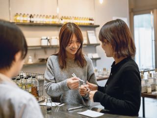 阪急京都河原町駅・京阪本線祇園四条駅からそれぞれ徒歩5分!観光の思い出作りにぜひお立ち寄りください♪