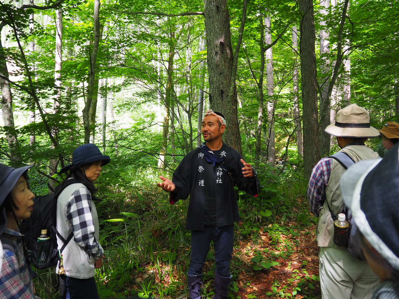 映画「あゝ野麦峠」の撮影場所にて説明中