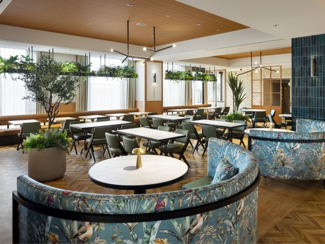 おしゃれなソファー席も