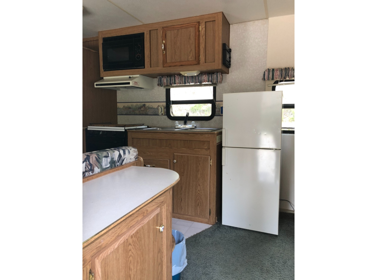 �g���[���[�̒��͂��̂悤�Ȋ����ł���