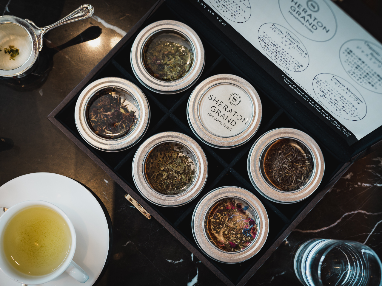 モエ・エ・シャンドンは、季節の紅茶(10種類飲みかえ自由)に変更いただけます