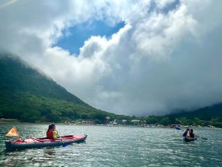 標高1828mの赤城山、約7万年前の火山の噴火でできた 『カルデラ湖』赤城大沼 都心からアクセスも良好!! 原生林に囲まれた天空のカヌーツアーに参加してみませ