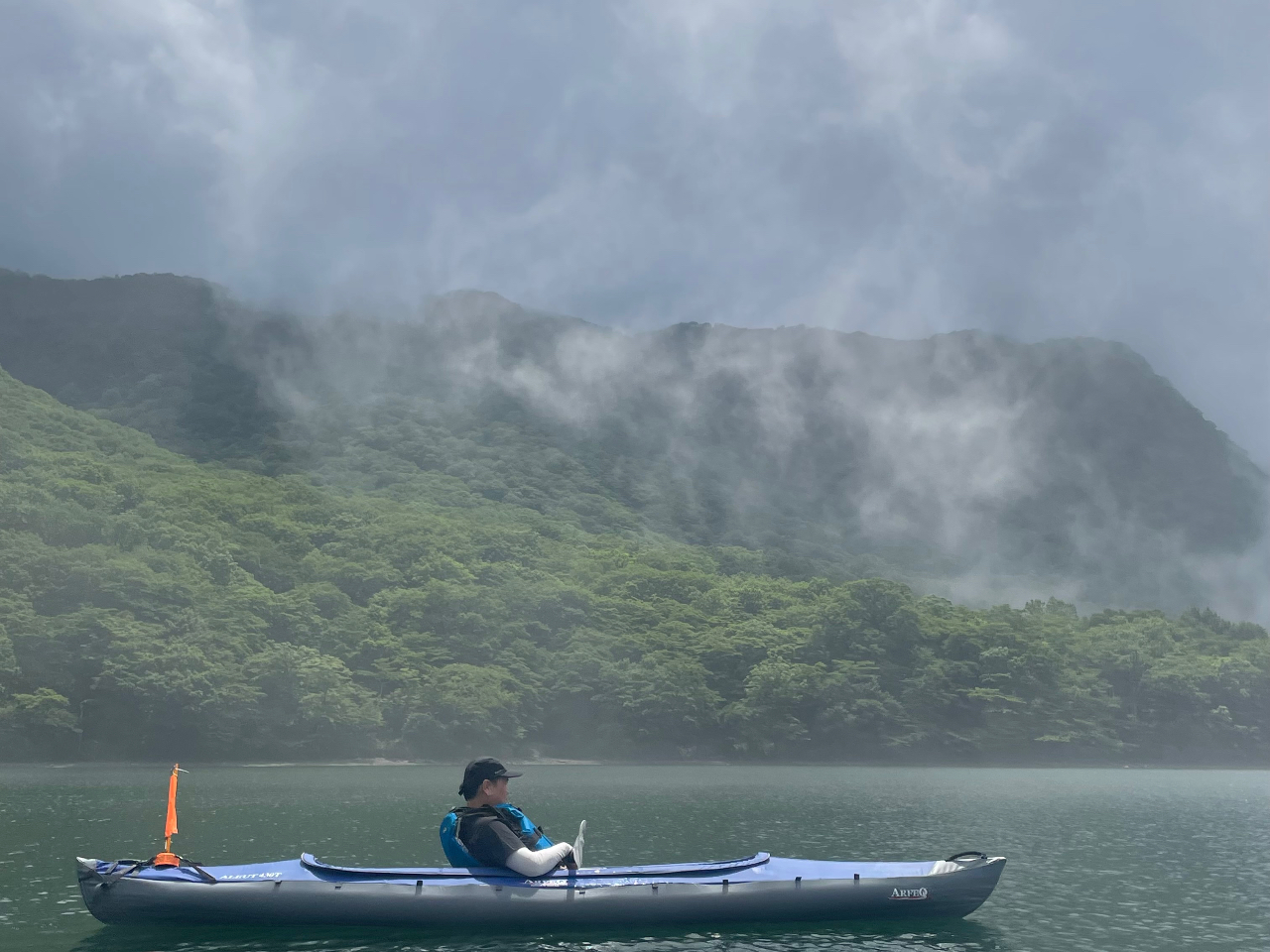 �J�オ��̉_�̒���ō��̌i�F�����y���݂���������