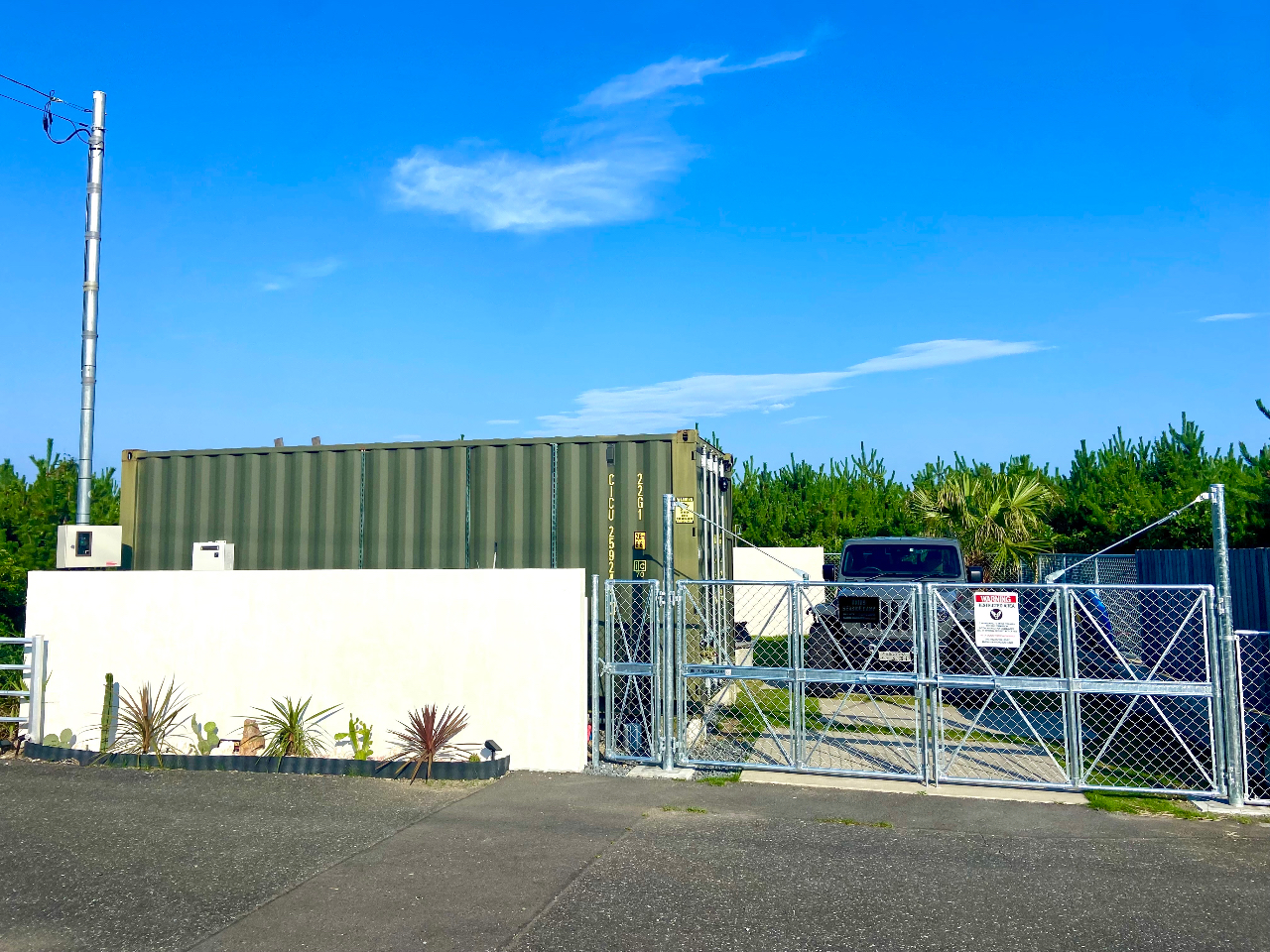 緑のコンテナハウスが目印のキャンプ場です!