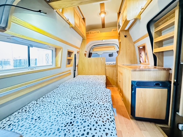 広々内装です!ブチ内装が可愛い車両です。 写真のシートアレンジはフルフラットになります。