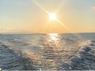 夕日を眺めながら帰港します