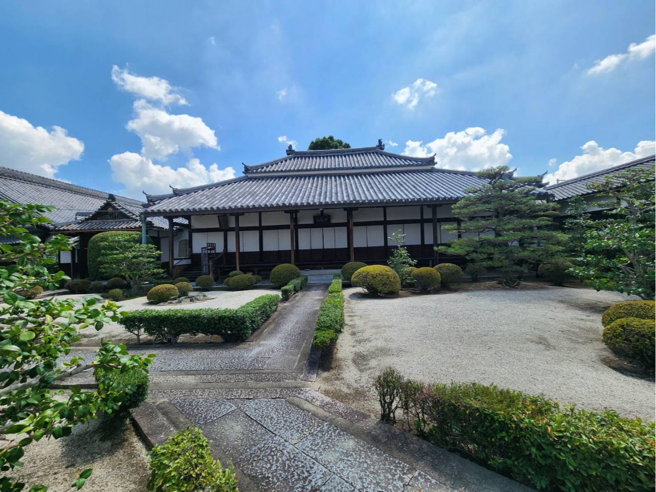 山渓寺 藤堂家ゆかりの菩提寺 藤堂高虎の従兄弟、藤堂新七郎良勝をはじめ多くの家臣が大阪夏の陣で殉職し一族の供養として山渓寺が創建されました。