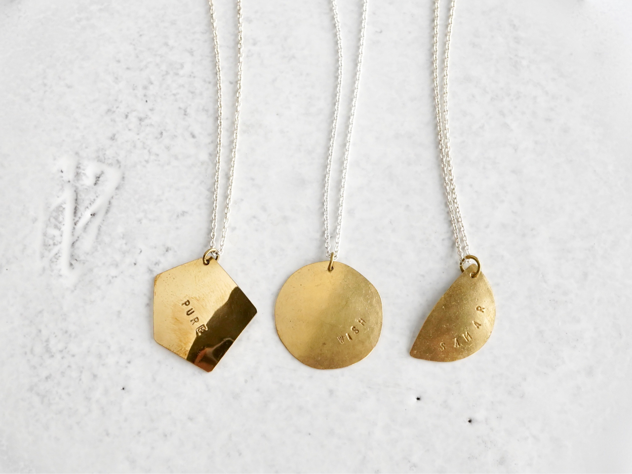 [NX^][t[]E[O[] 炨DȌ`Iт܂BS[hJ[̂͐^Ji񂿂イjłB