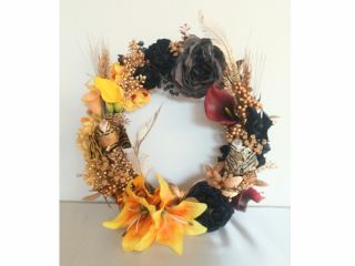 東京クリスマスマーケットに出展しましたアーティフィシャルフラワーリースです。和紙人形付き、無し選べます。(画像はイメージです。)仕上がりサイズ約35aです。