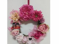 ひな祭りリース 画像はアーティフィシャルフラワーリースです。リボンリースに変更可です。仕上がり約20aです。