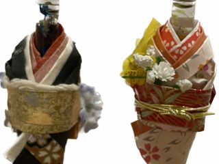 ミニ和紙人形のコデマリを使用したボールペンです。アレンジ次第でワインボトルハンガーや、着物の付下げ、バックチャーム、箸置きなどにもアレンジできます。