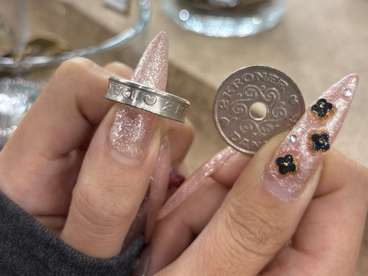 コインが指輪に大変身!? 世界のビンテージコインから作る「コインリング体験」