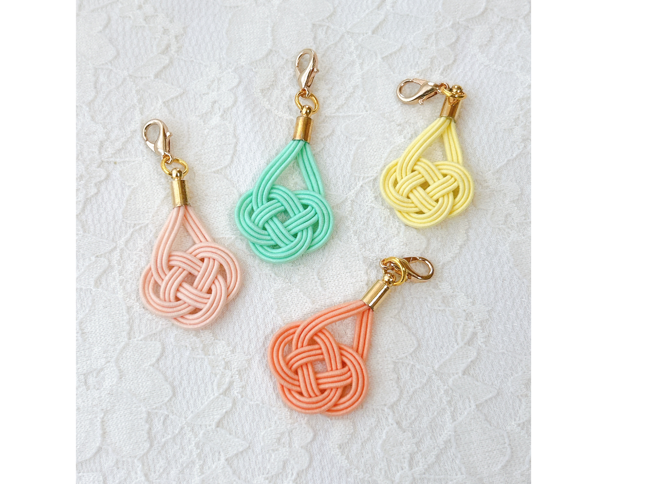 あわじ結びのキーホルダー