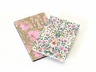 リバティやモリスなどの上質なファブリックで作る御朱印帳。40分で特別な一冊を手作り体験。旅の思い出や贈り物にも最適。