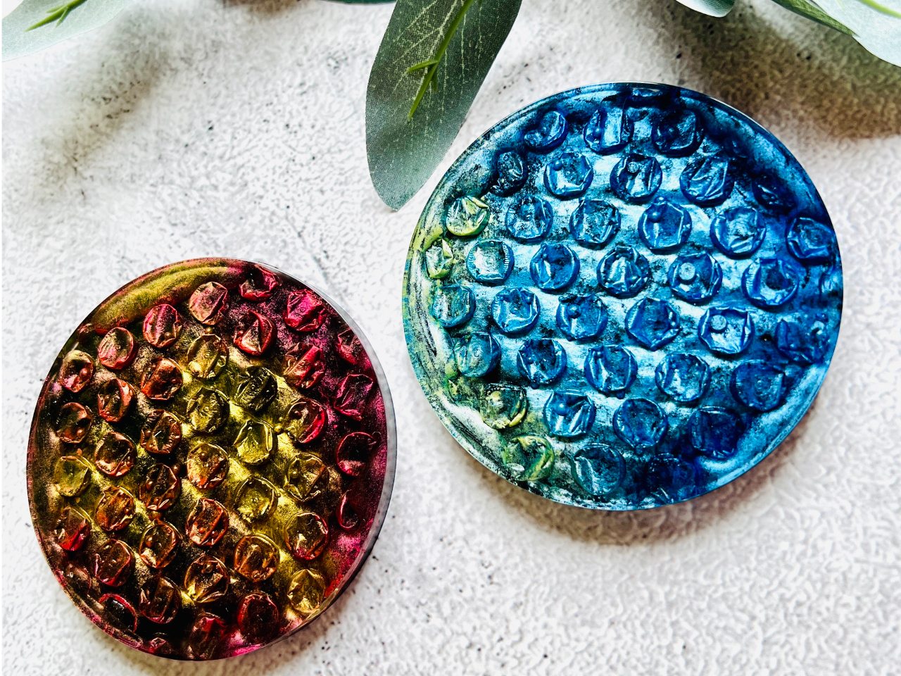 ȃpE_[ƃWt̐FŁAǂɂȂƓ̕svcȃjAXy߂܂B