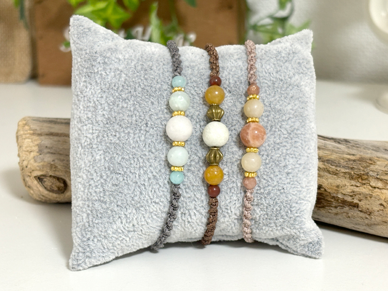 お好きな天然石とマクラメコードで世界にひとつだけのブレスレットを作りましょう