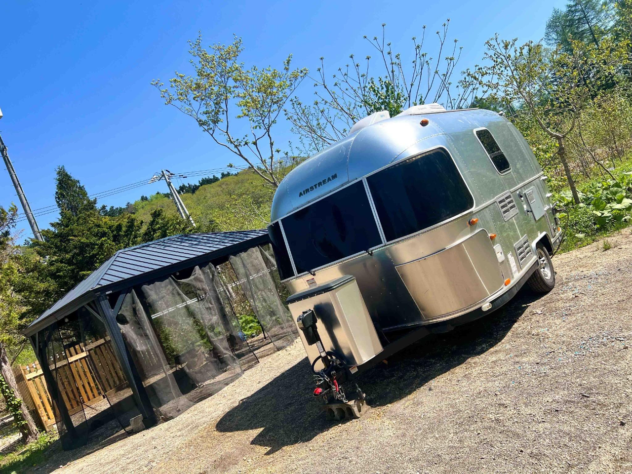 【トレーラーキャンプ】アメリカ最高峰のキャンプトレーラーでリッチな時間を過ごそう...