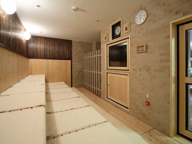 ≪キングスサウナ≫高温サウナです。 スタジアム型の大変広いサウナです。 無理せず、体調にあわせ、ご利用時間を調整ください。