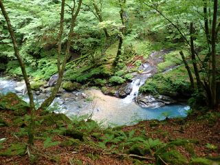 神秘のターコイズブルー「スッカンブルー」その不思議な色に、みなさん魅了されます