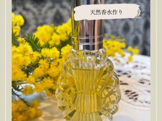 お好きな香りを3?4種類選んで、 自分だけのオリジナル香水を作ります♪