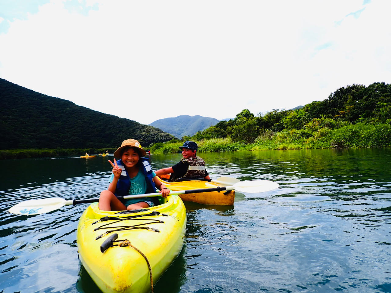 ◎潮の満ち引きに合わせたコース案内が可能!満潮⇒水路 干潮⇒干潟上陸コース♪
◎マングローブと共生するカニやお魚をしっかりガイドが解説!
◎二人乗りカヤックで親子一緒に乗船できます!