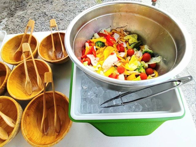 サラダ(野菜や食材の種類は日によって異なります)