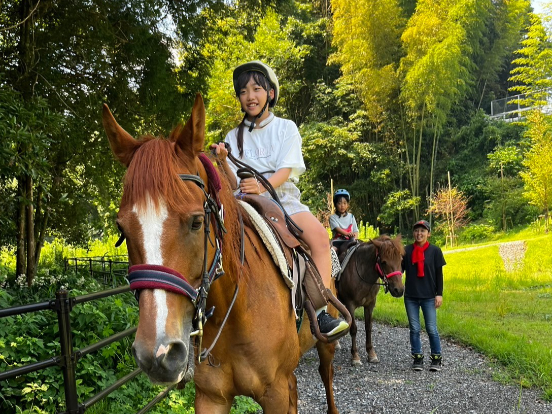 【鹿児島県×乗馬体験】ミニ遠乗り☆自分で手綱を持ってお散歩体験☆～女性・カップル...