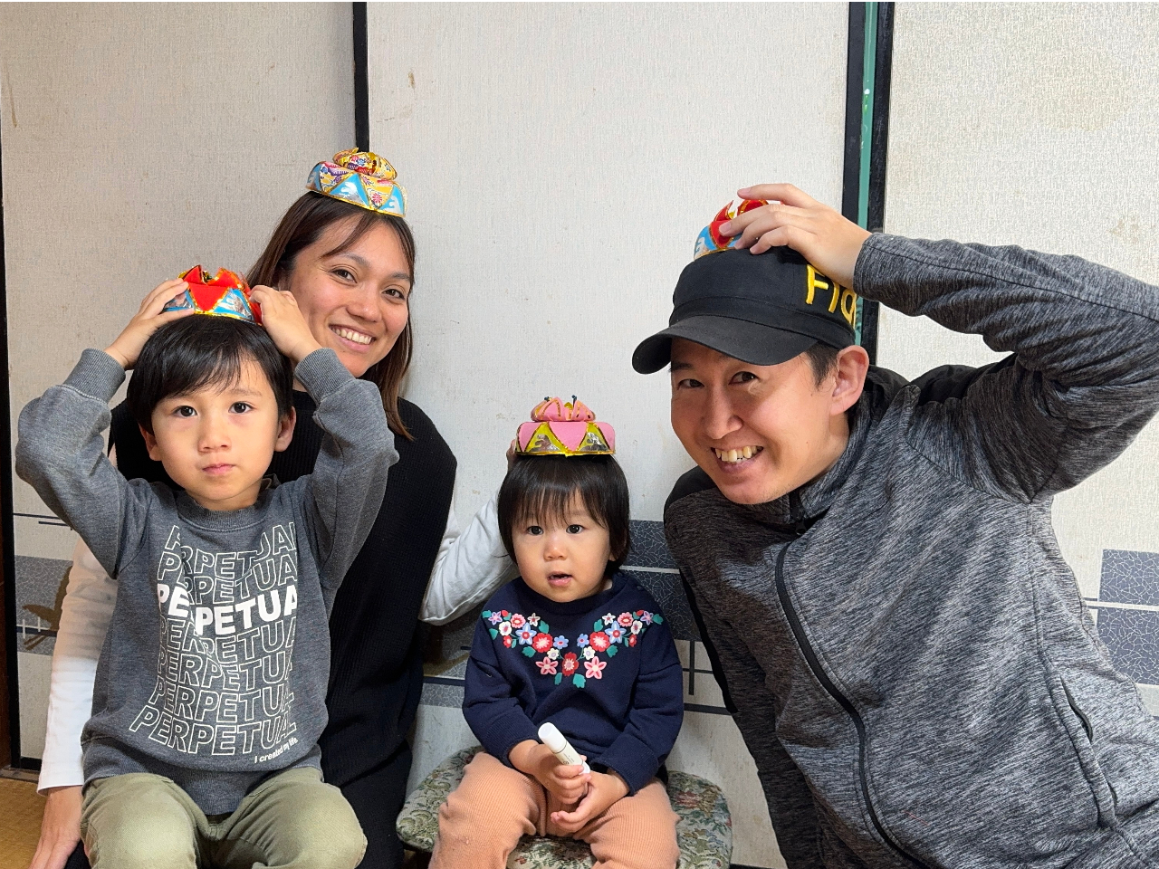 Ԋ}ŉƑʐ^B܂BFƂǂ̉Ԋ}YłB