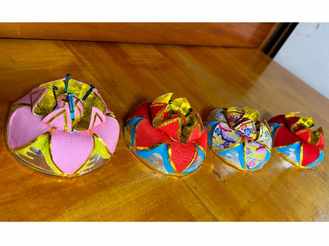 完成した花笠。みんな個性的で可愛らしいですね。