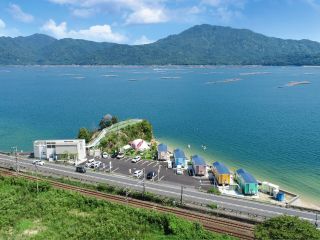 \目の前に瀬戸内海を臨む抜群のロケーション!日本三景のひとつ「宮島」の絶景の中でSUPを楽しもう♪/