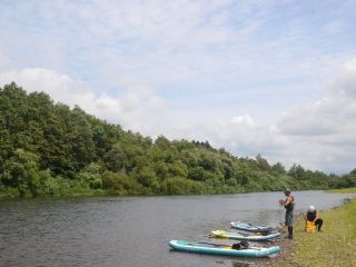 四季折々の景色を見せる。川の中の休憩スポット