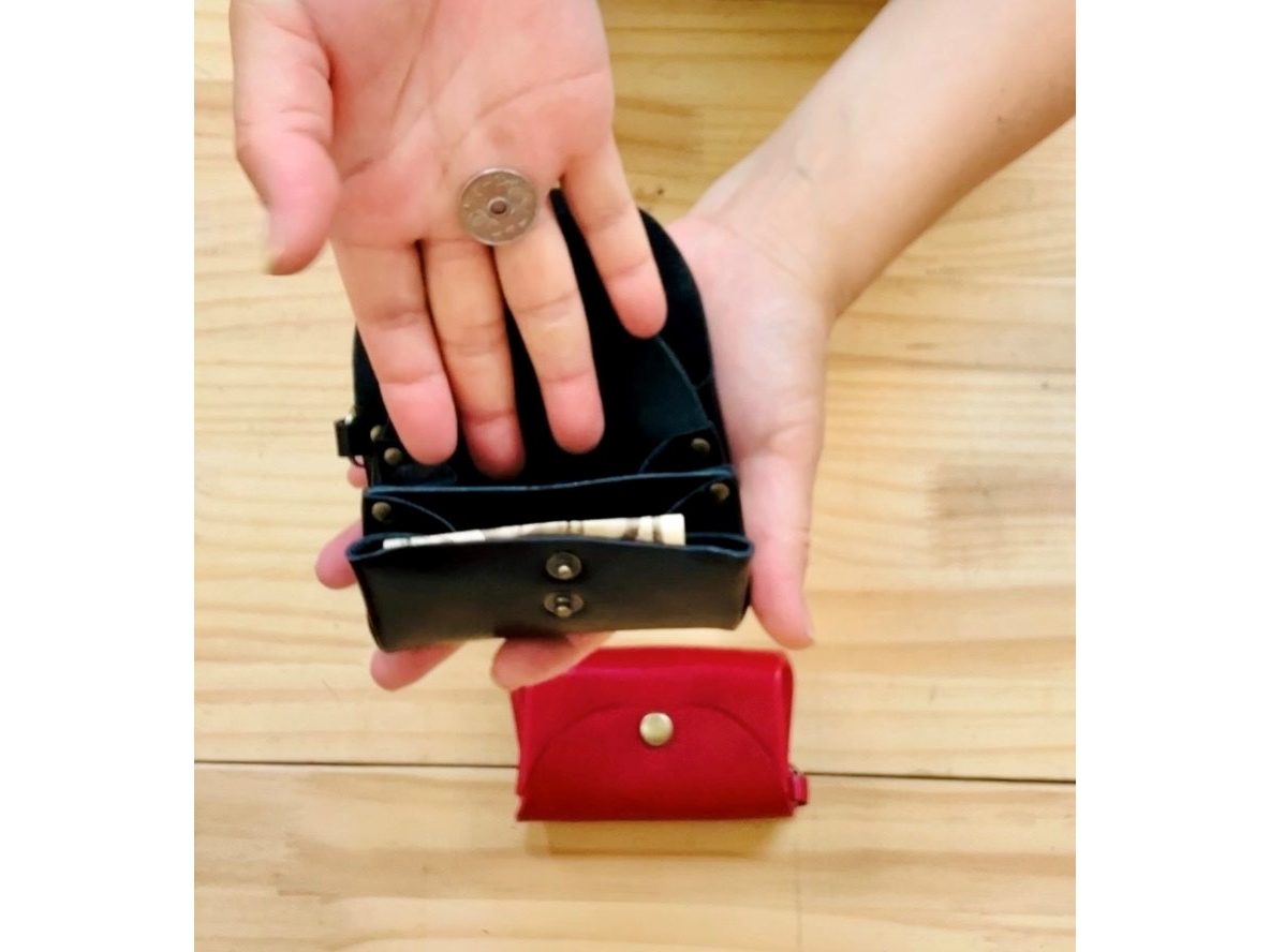 本革のぷっくりミニ財布