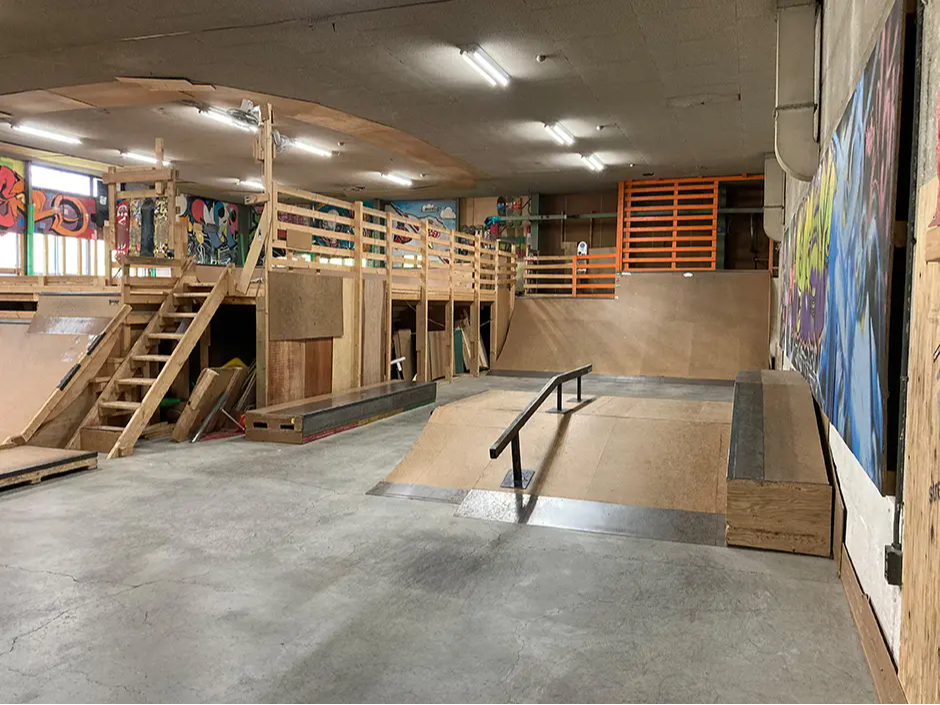 ストリートエリアには、クォーターやバンク、ファンボックス、バンクtoバンク、モヒカンレッジ、レールなどが完備されています。