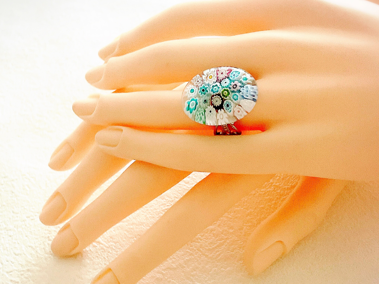 �w�ւ��l�C�̃A�C�e���ł��B�K���X�̑傫���́A���I�ђ����܂���B����ȂɃ{�����[�������Ղ�̃f�U�C�������R�Ǝ�w�ɂȂ��݂܂��B