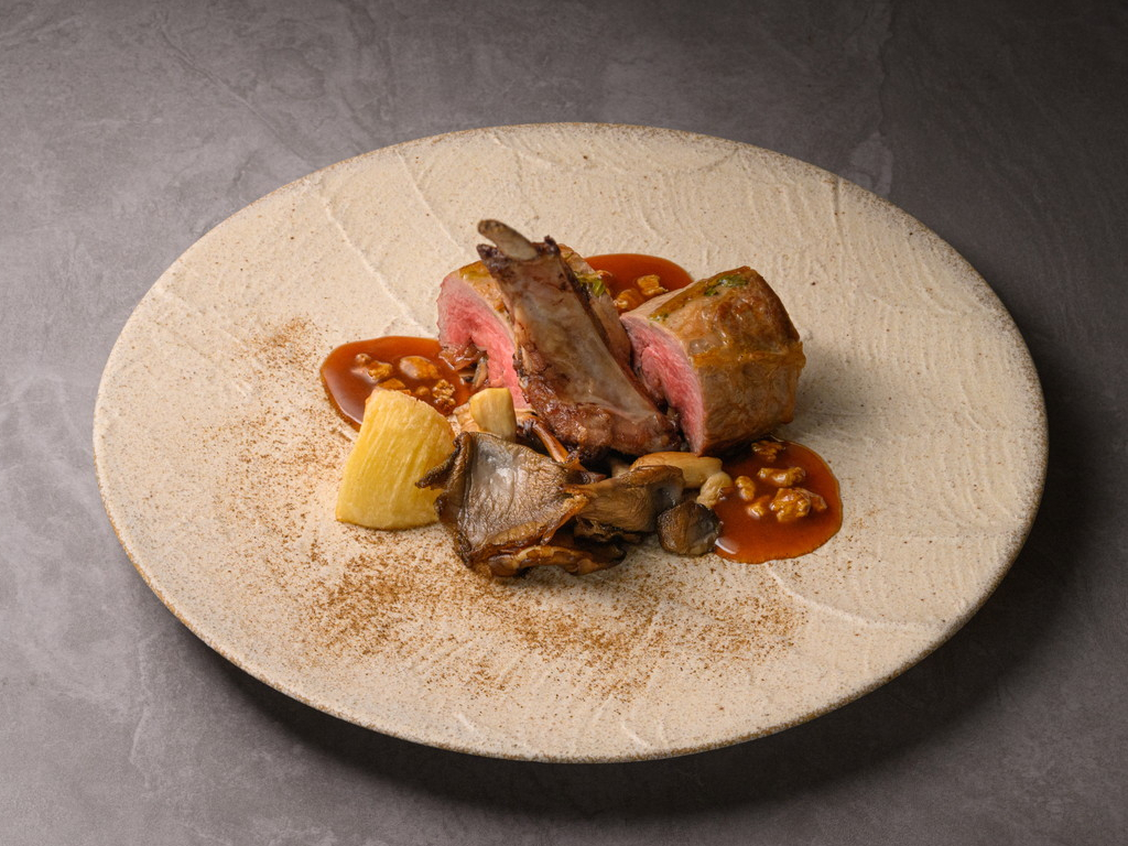 �Ԏ��ŕ�񂾎e�r���̃��e�B ���̃W���ƃL�m�R�Y��