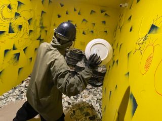 お皿を破壊しまくろう! 発散するには最適な非日常体験