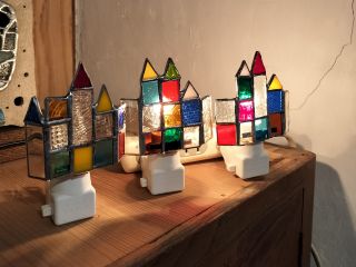 素敵なおやすみランプ(足元ランプ)作品をお作りいただけます。 オリジナルな形を作ったり見本に沿って作ったり、作りたいも のに沿って丁寧にご指導いたします。