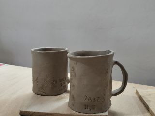 カップかお皿、どちらかお一つを手びねりでお作りいただけます。作りたいものに沿って、丁寧にご指導いたします。