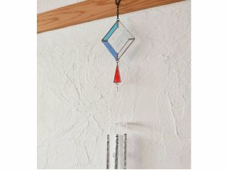 素敵なサンキャッチャー風鈴作品をお作りいただけます。 見本に沿って作っていきます。お手伝いしながら丁寧に完成までサポートいたします。