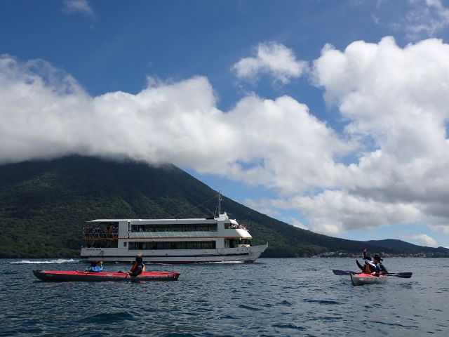 遊覧船に手を振って楽しめることも。こんな素敵な場所があったとは・・・。みなさん口をそろえたように言ってくれる場所です。