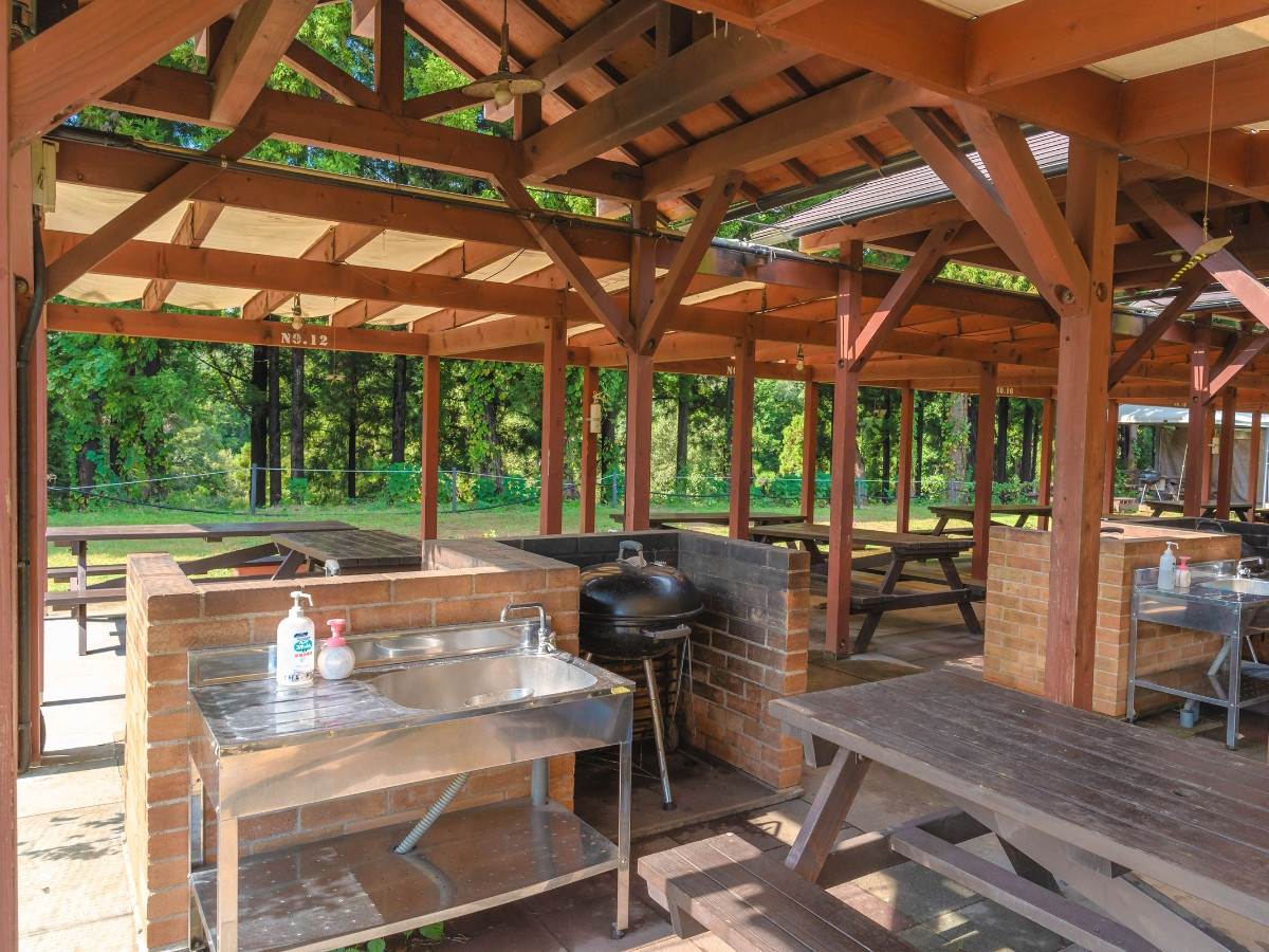 各区画にシンク、本格グリル【Weber】を完備しております。