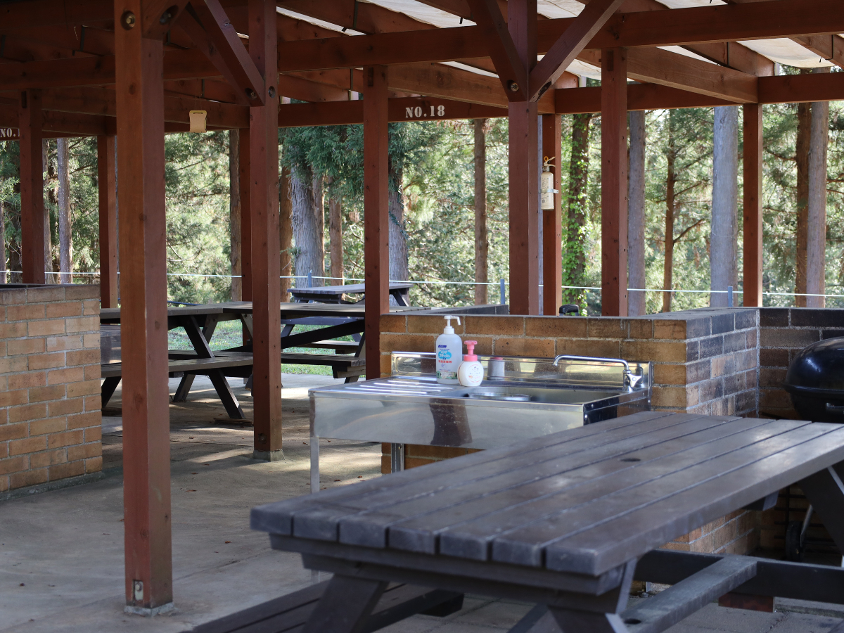 テーブルのすぐ横にシンクを配置しているので片付けも楽々